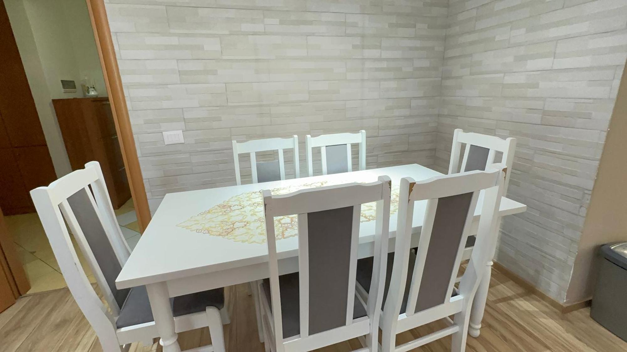 Square Inn Тирана Екстер'єр фото