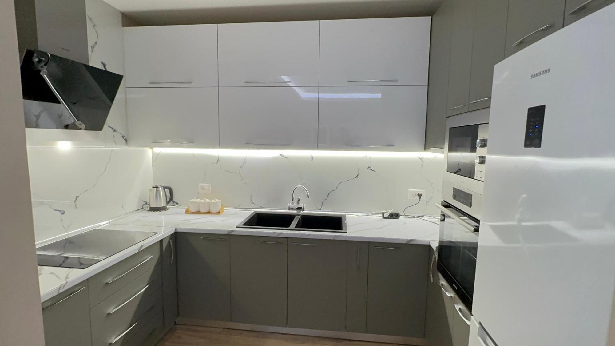 Square Inn Тирана Екстер'єр фото