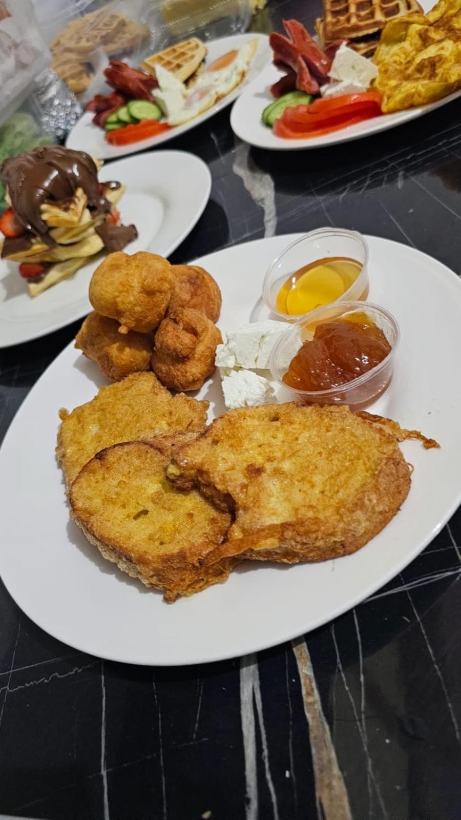 Square Inn Тирана Екстер'єр фото